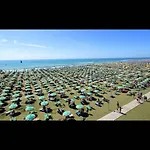 In A With Swimming Pool Apartment Bibione